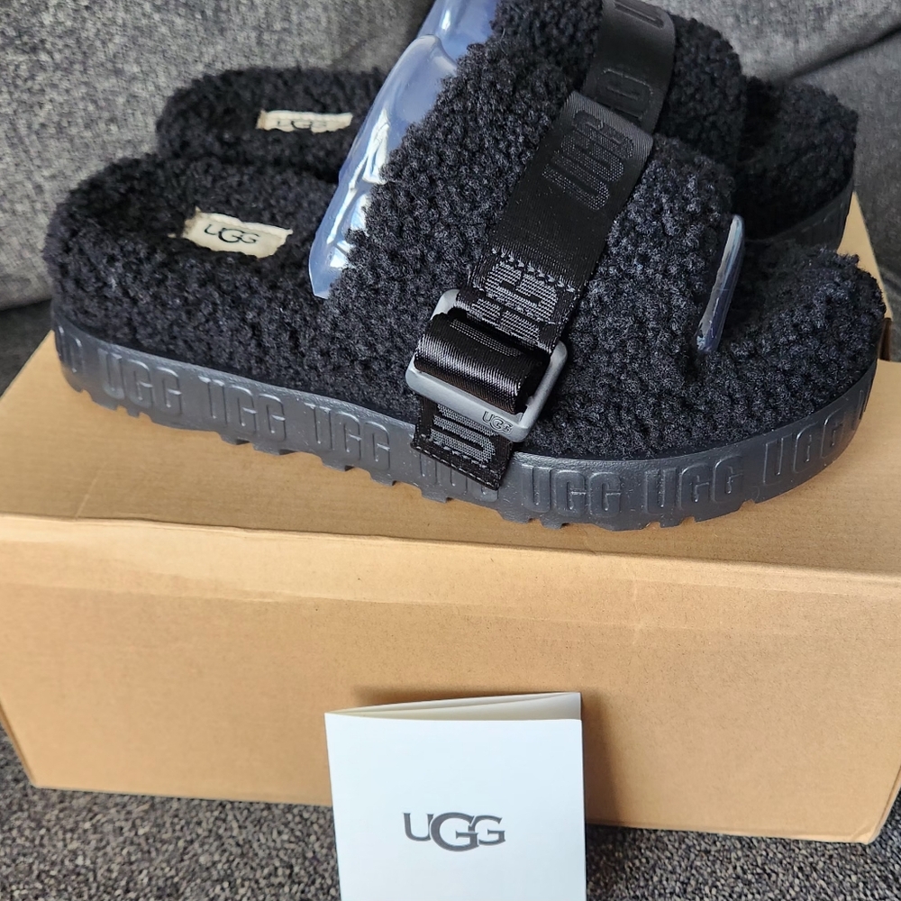 NWT FLUFFITA UGG PLATFORM SLIDES